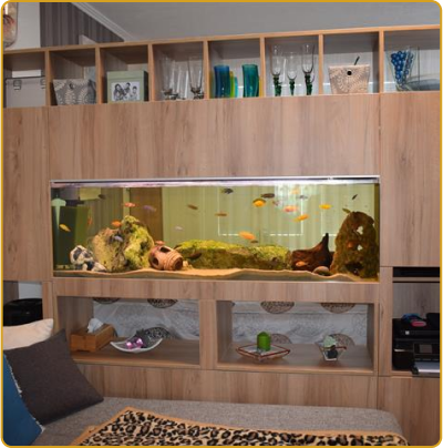 skriňa s aquariom